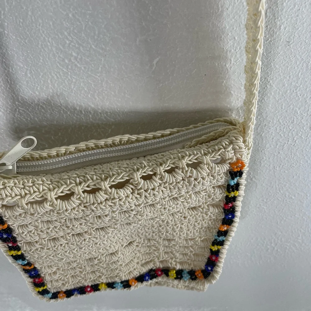 Vintage Y2K 90’s Crocheted Beaded Flower Beige 2 Pocket Crossbody Purse